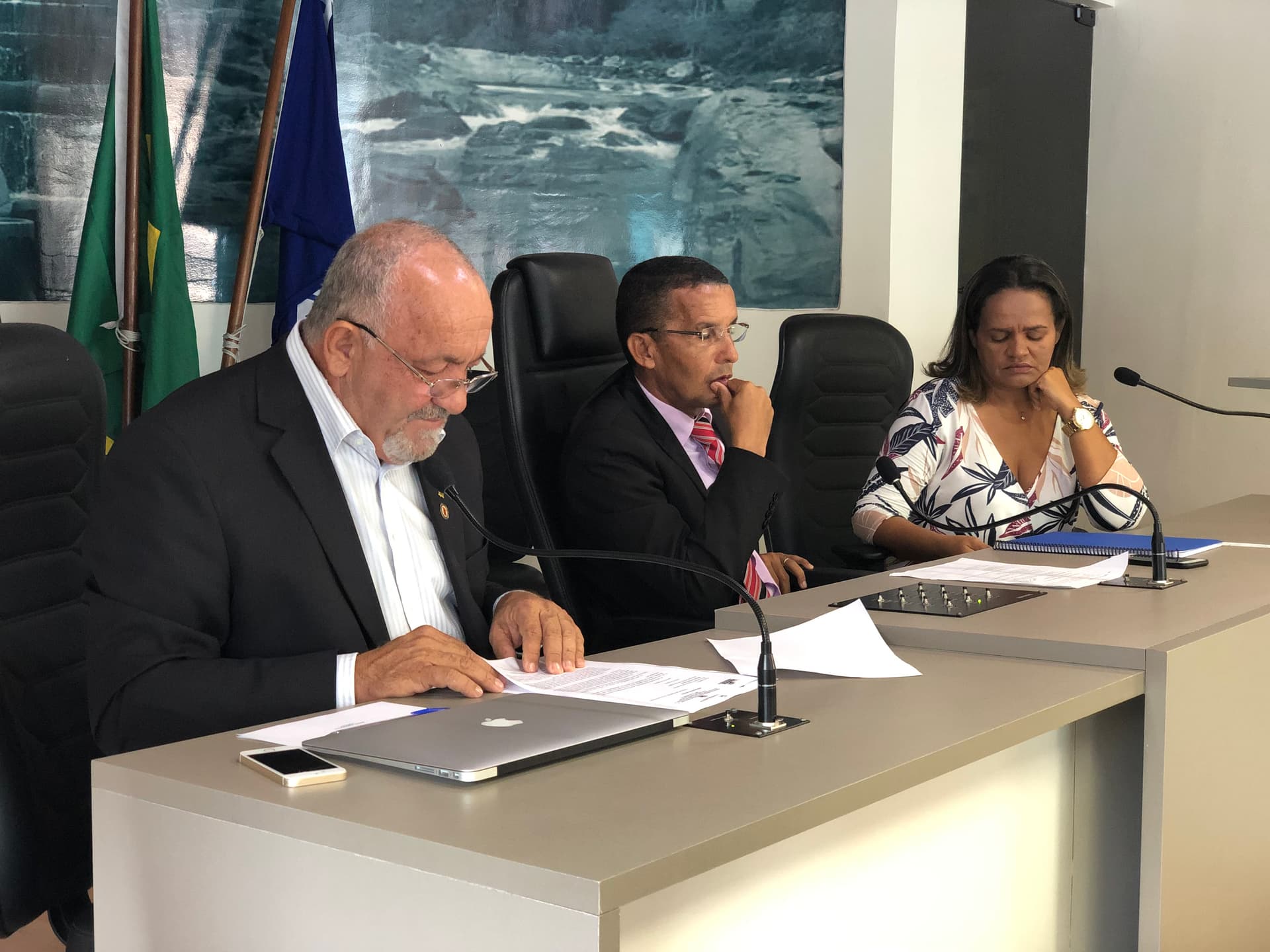 Imagem da notícia: Parlamentares recebem PL que cria Ouvidoria Geral do Município