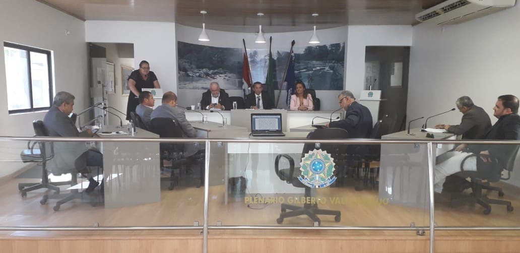 Imagem da notícia: Vereadores denunciam omissão de informações e descaso da Prefeitura com estudantes