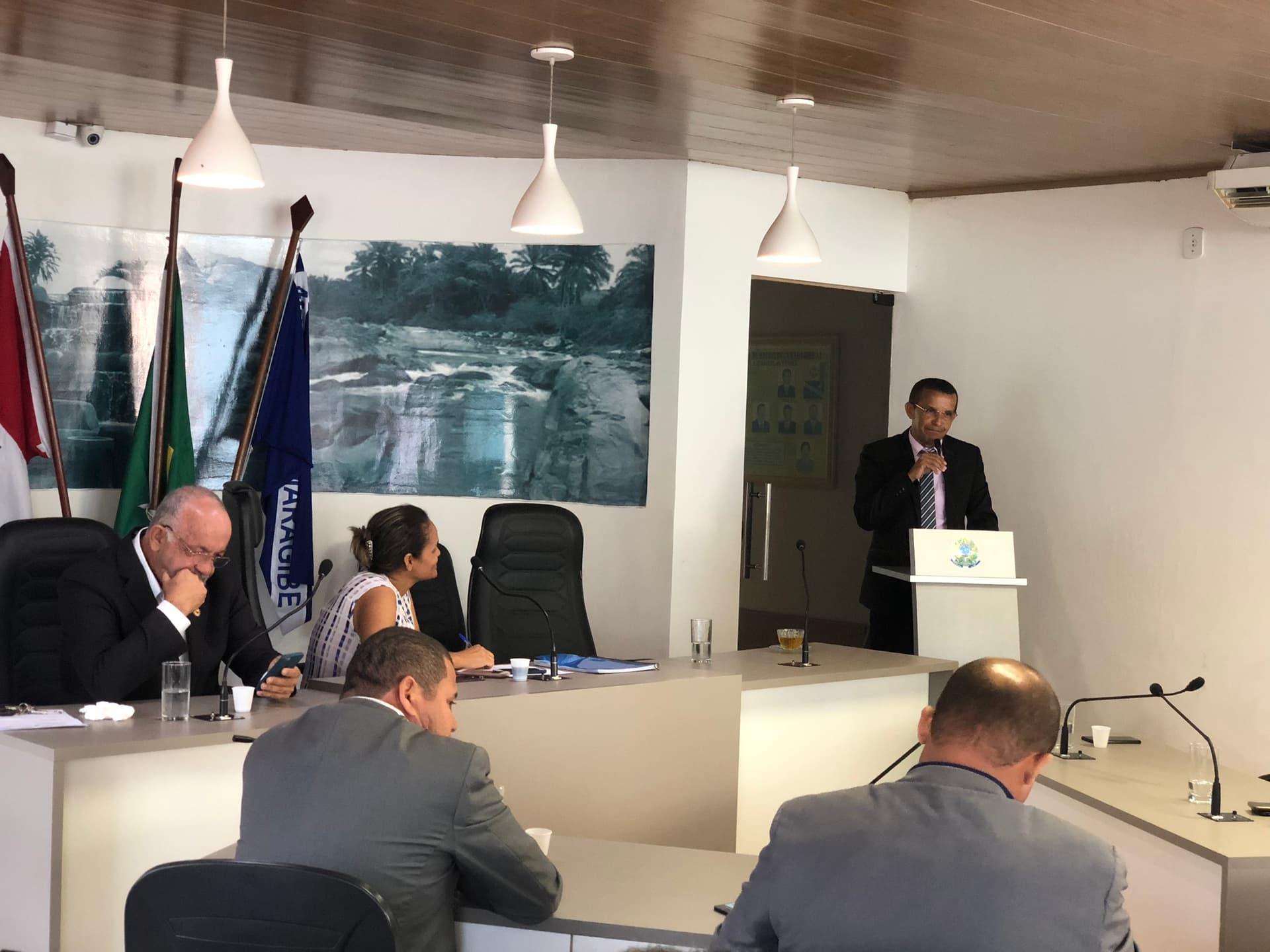 Imagem da notícia: Parlamentares discutem precariedade nos veículos da Prefeitura de Matriz