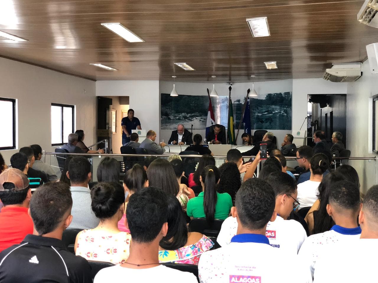 Imagem da notícia: Estudantes universitários pedem apoio de vereadores para a reativação do transporte escolar