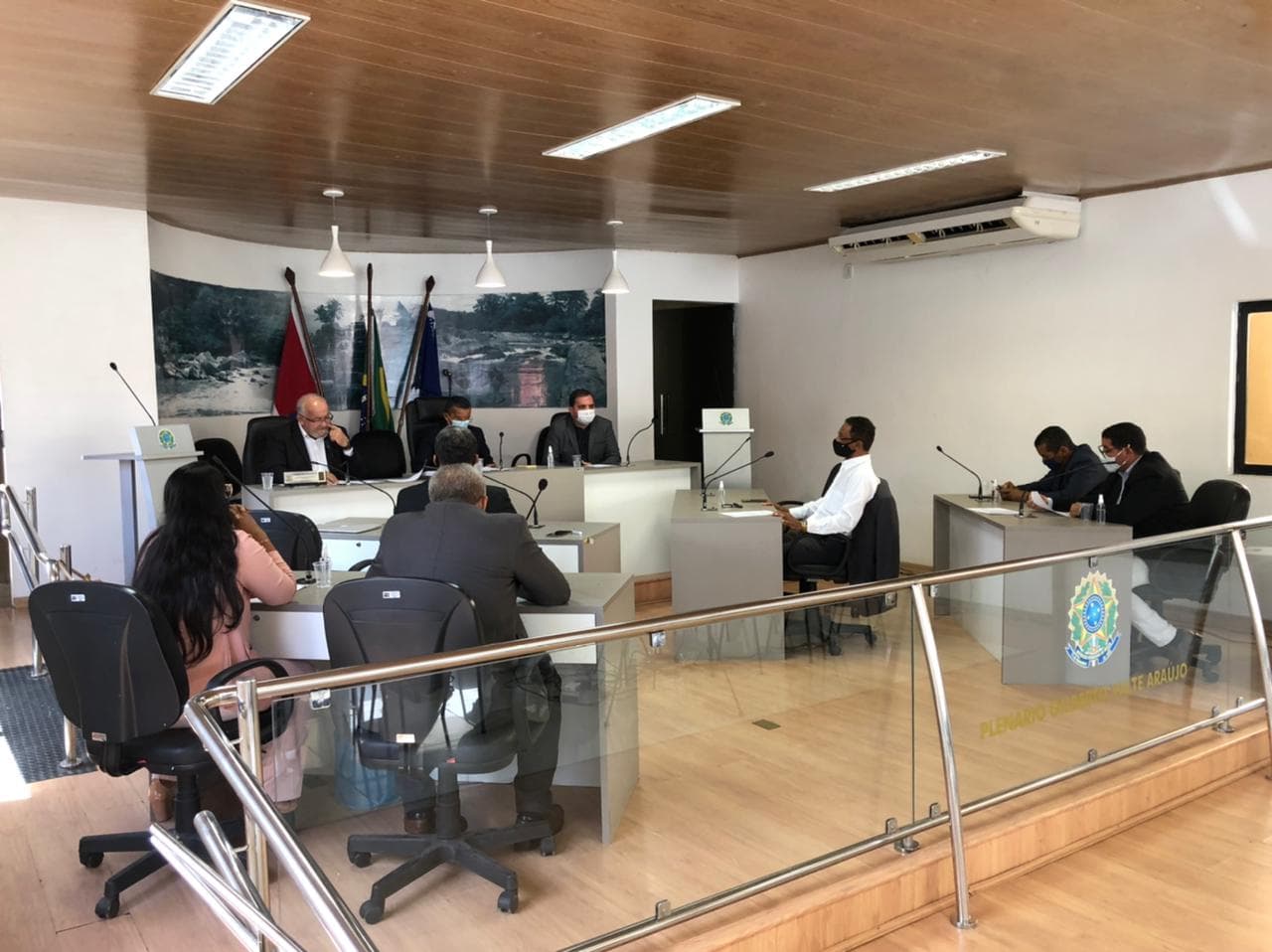 Imagem da notícia: Sessão é marcada por apresentação de Indicações para melhorias na infraestrutura do município