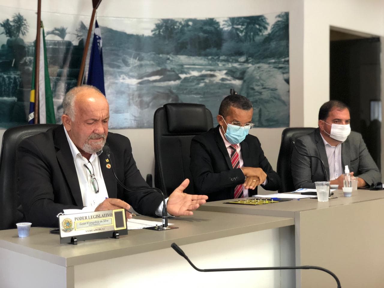 Imagem da notícia: Sessão debate ações da Arsal contra taxistas e homenagens pelo dia das mães