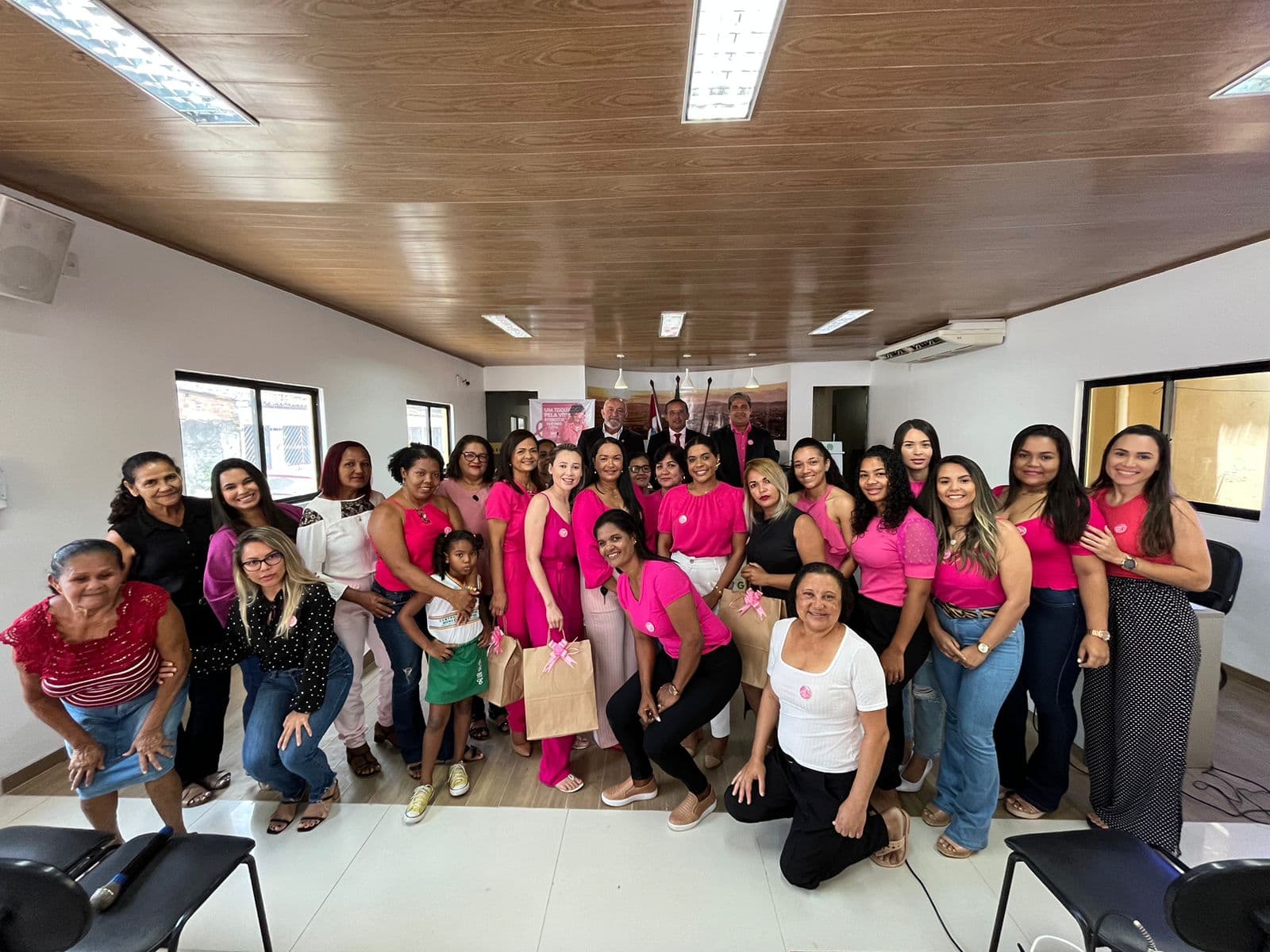 Imagem da notícia: Audiência Pública fala sobre a importância do Outubro Rosa para a saúde da mulher