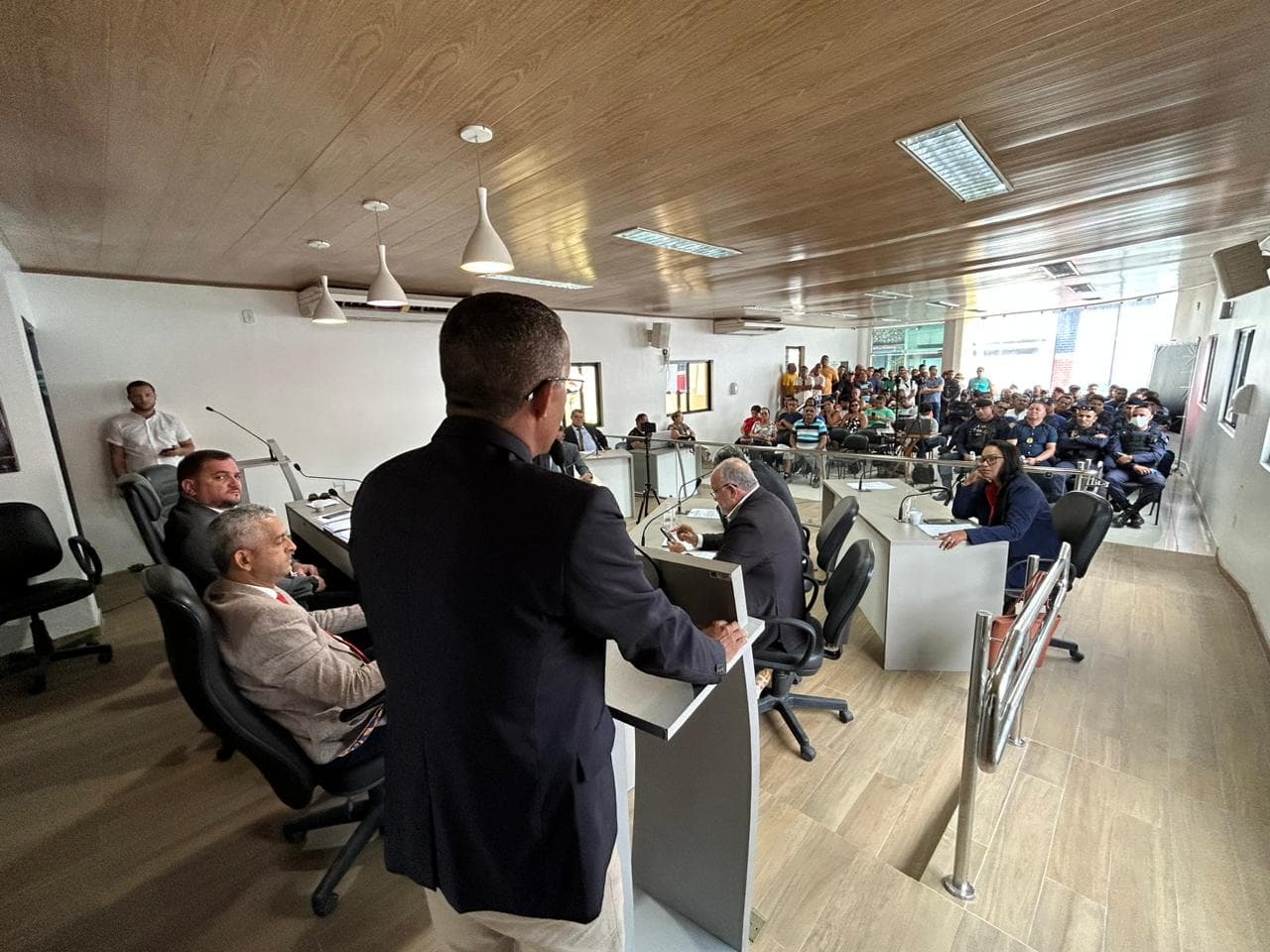 Imagem da notícia: Vereadores aprovam Indicações e recebem Guardas Municipais na Câmara