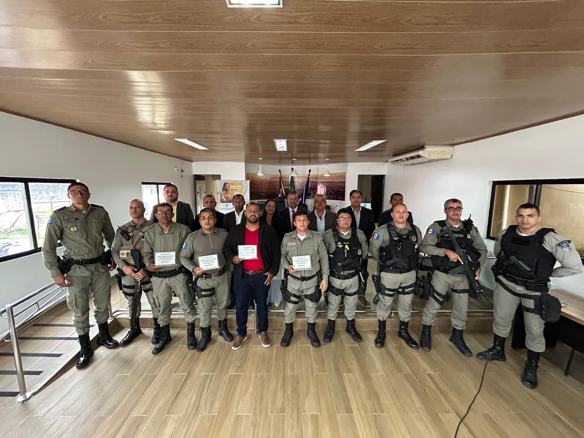 Imagem da notícia: Policiais Militares são homenageados pela Câmara de Matriz de Camaragibe