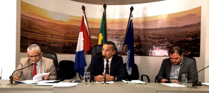 Imagem da notícia: Sessão tem aprovações e encaminhamento de demandas para benefício do município