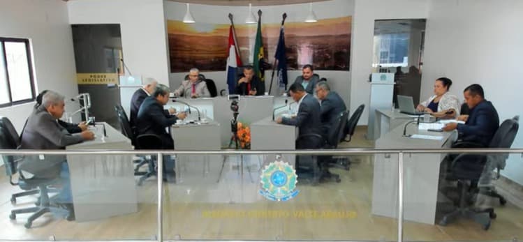 Imagem da notícia: Sessão tem aprovação de Projeto e envio de Indicação ao Executivo