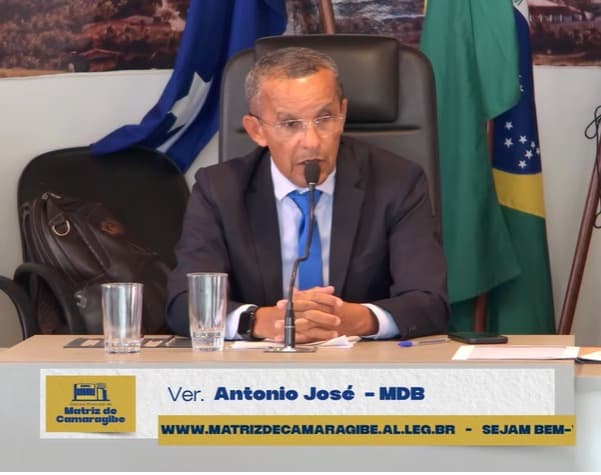 Imagem da notícia: Presidente encerra trabalhos agradecendo empenho dos vereadores na defesa da comunidade